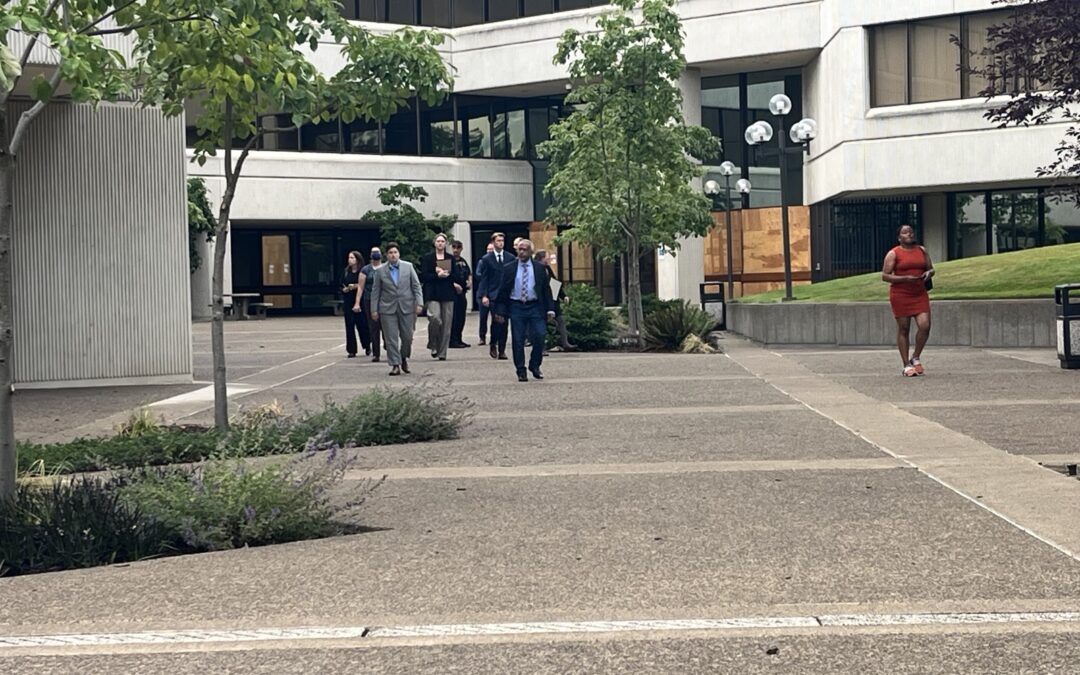 Federal judge orders immediate removal of fence around Eugene federal building